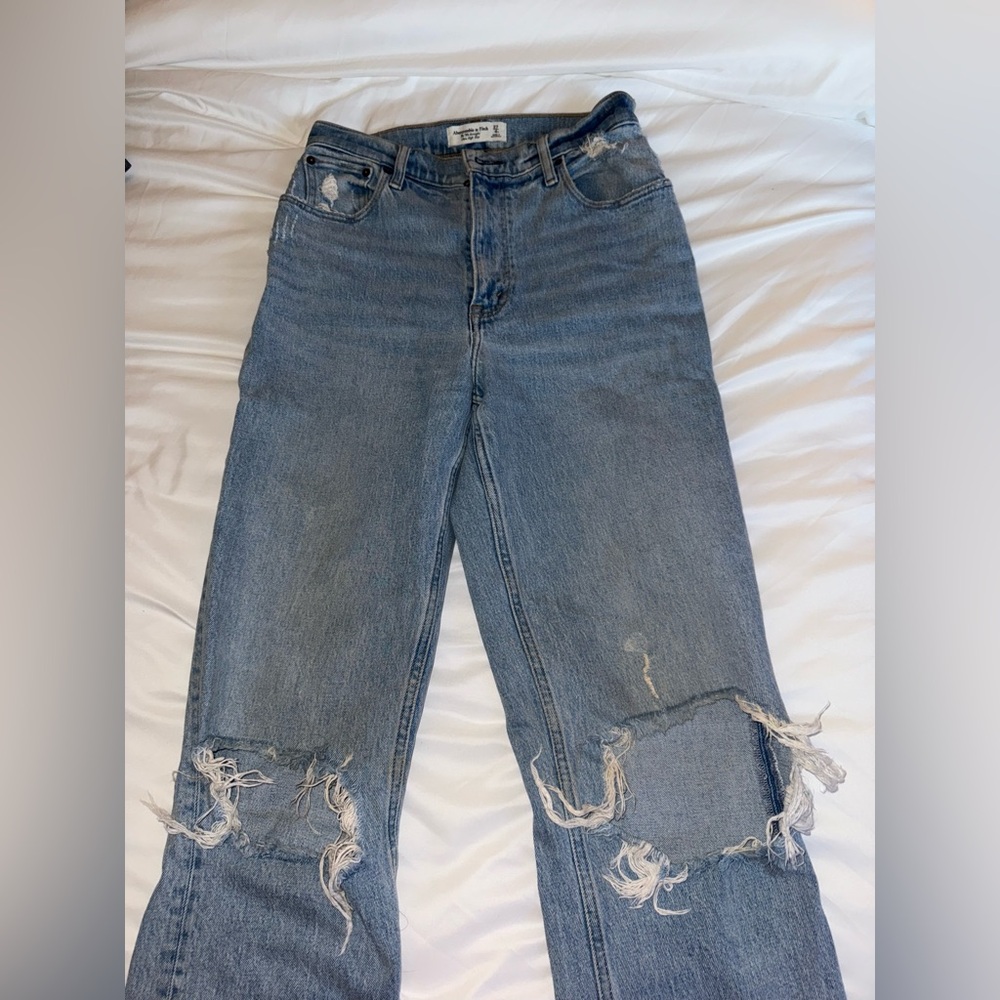 Abercrombie Curve Love 90s High-Rise Straight Ultra Jeans
